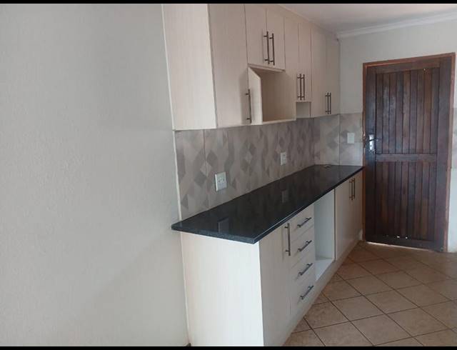 3 BEDROOM HOUSE FOR SALE IN THE ORCHARDS